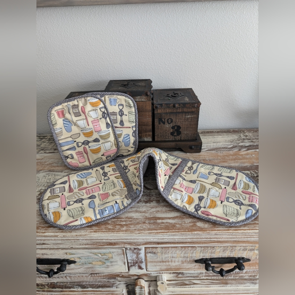 Hand Crafted 2 Handed Oven Mitt, XL and 2 Matching Potholders